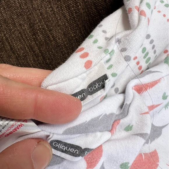 Baby Swaddle Set with Feather and Dot Patterns- set of 2 - Picture 3 of 3